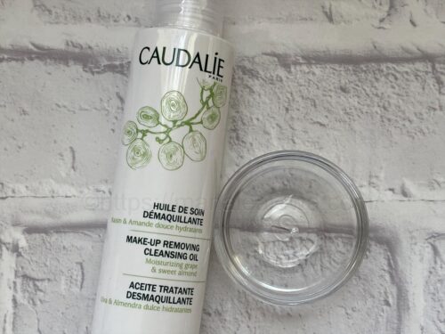 Caudalie-makeup-removing-cleansing-oil-texture