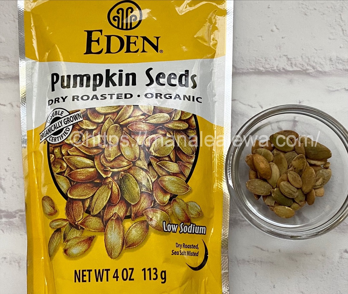 Eden-Foods-organic-pumpkin-seeds-dry-roast-texture